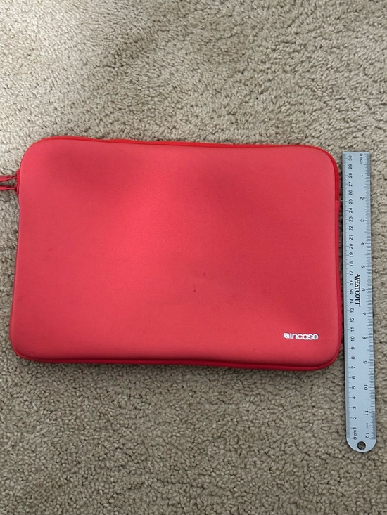 InCase Neoprene Sleeve for 13” MacBook Pro in Coral Pink GUC - Picture 4 of 7